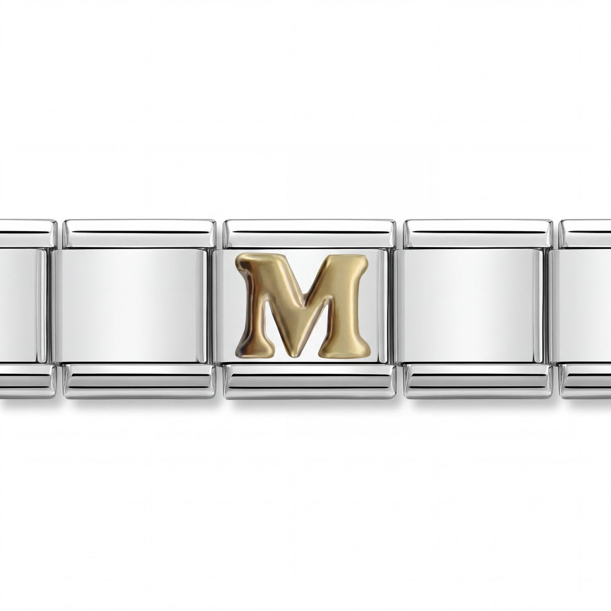 Charm Letra M (Plateado) en pulsera italiana de eslabones