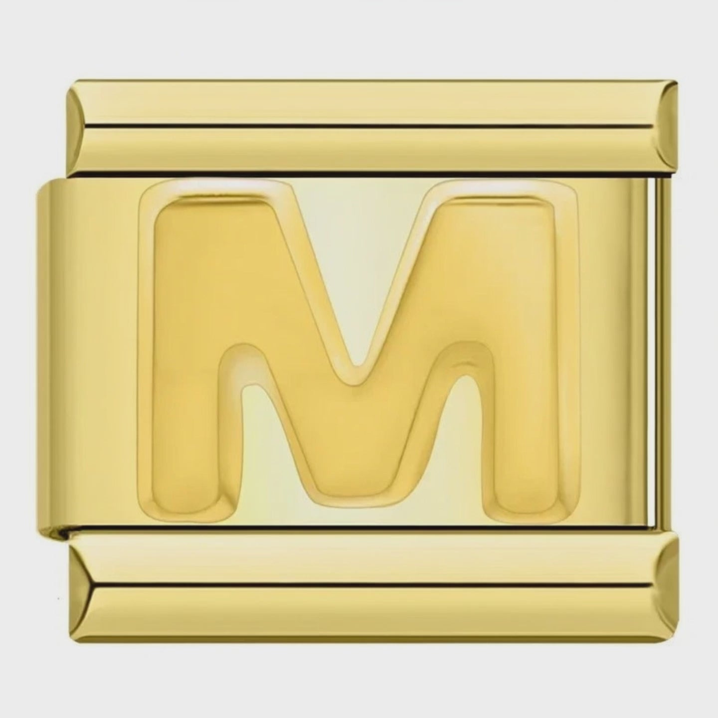 Video del Charm Letra M (Dorado)