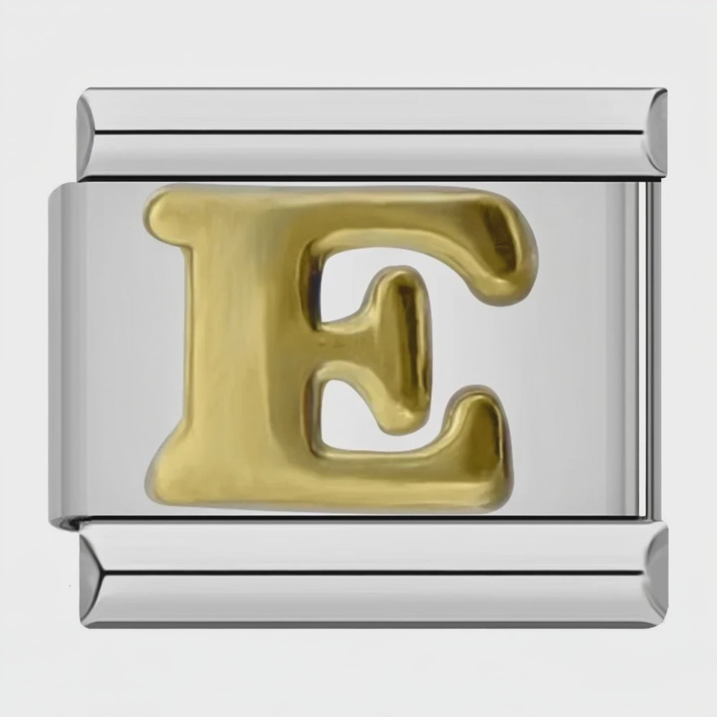 Video del Charm Letra E (Plateado)